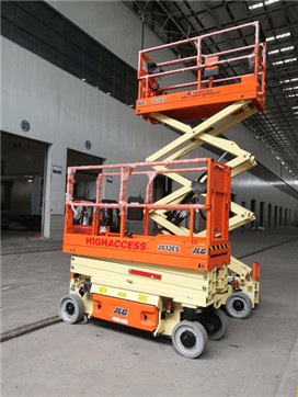 高空平臺(tái)工作.jpg 高空平臺(tái)工作.jpg重慶登高車-高空作業(yè)平臺(tái)-蜘蛛車:高空作業(yè)平臺(tái)現(xiàn)狀如何?